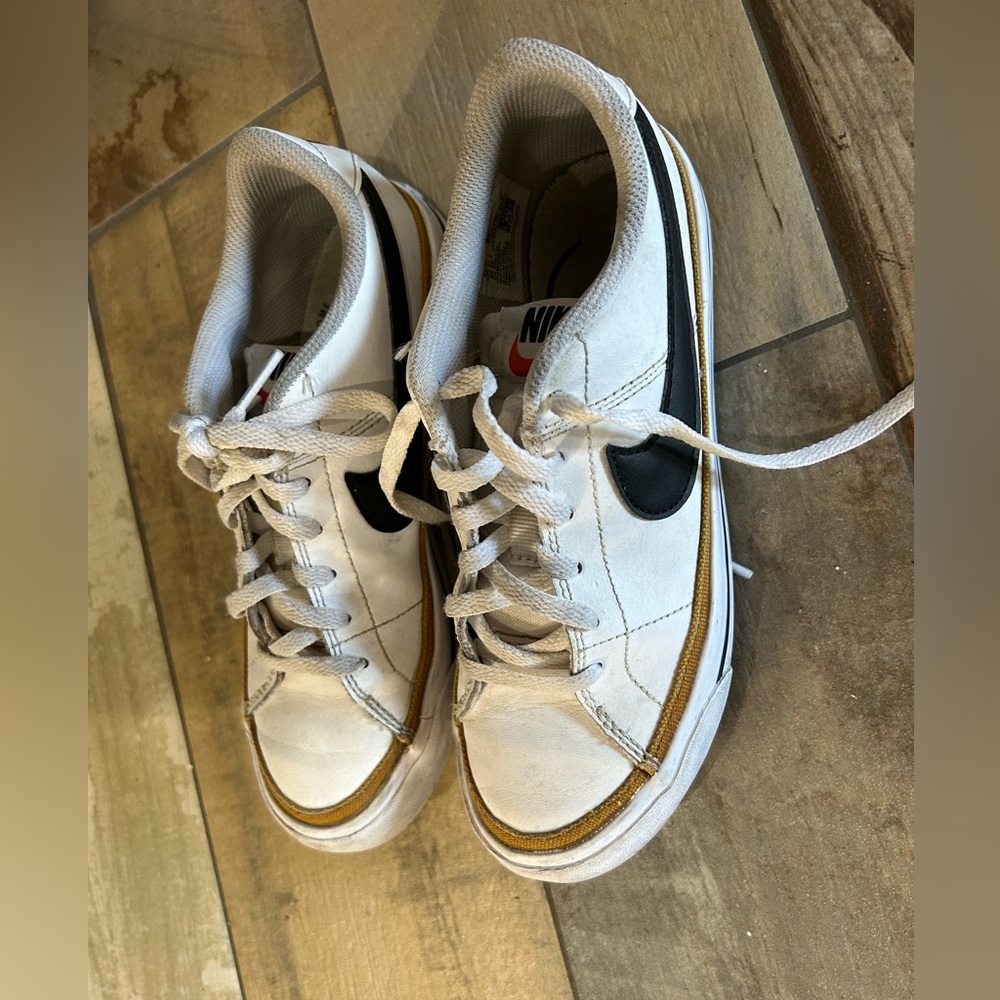 Youth Nike Court Legacy